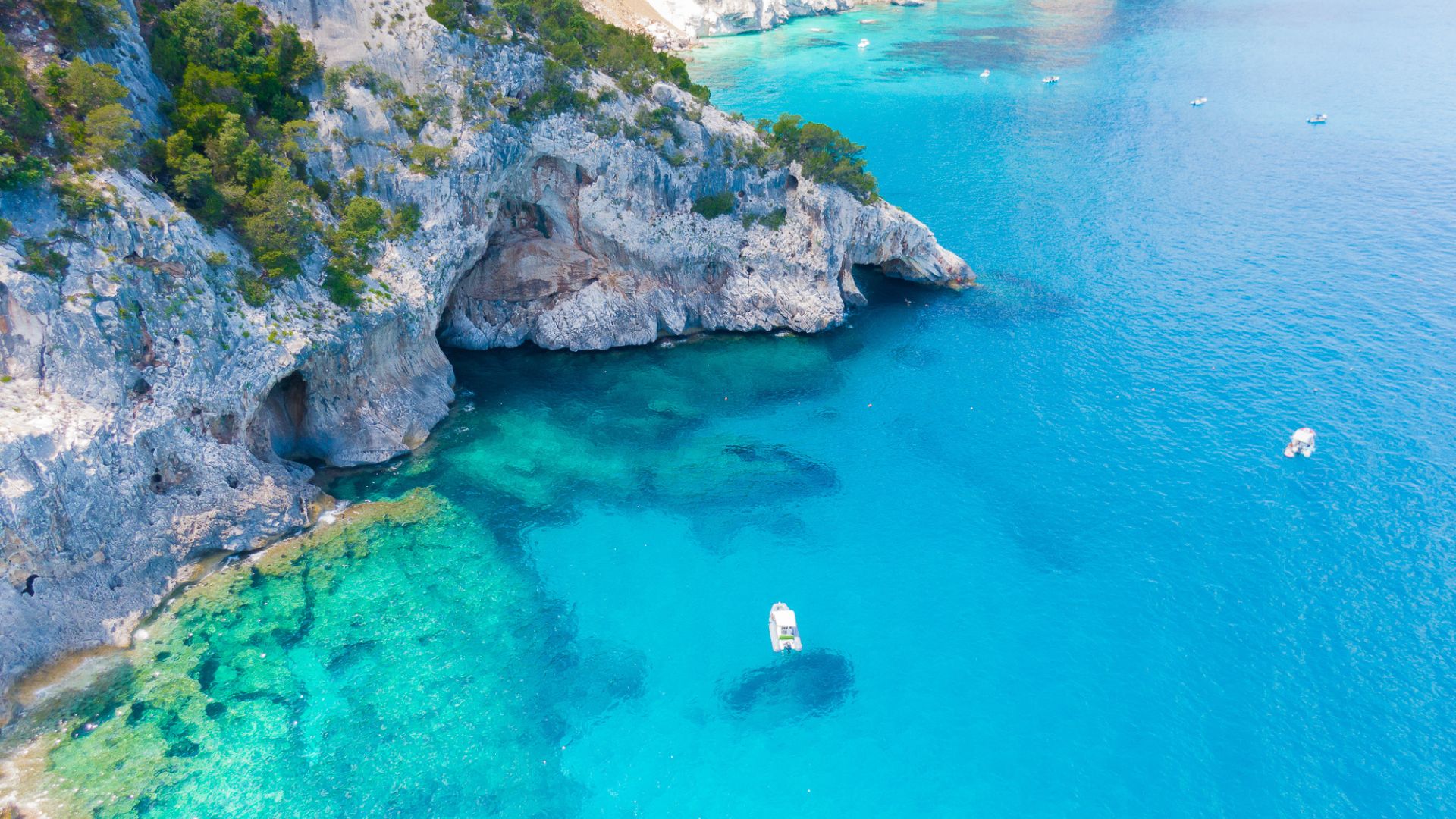 Dinghy during the tour at Cala Biriola
